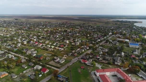 Ucrania. Región de Volyn. Vuelo sobre la ciudad de Shatsk . — Vídeo de stock