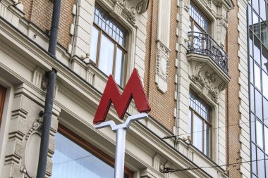 Rusya, Moskova, M sembol National Hotel zemin karşı yeraltı üzerinde.