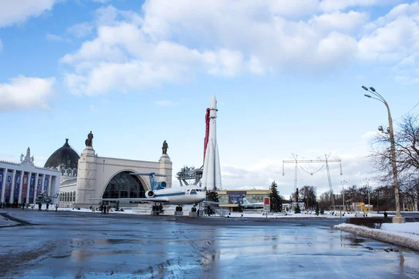 Moskou, Rusland - 20 januari 2017: Vdnkh park. Gebied van de industrie. — Stockfoto