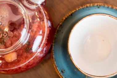 Çay ve demlik çay, closeup ile boş Kupası