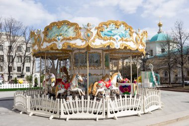 Rusya, Moskova, Paskalya bayram dekorasyon Meydanı Belediye Binası önünde.