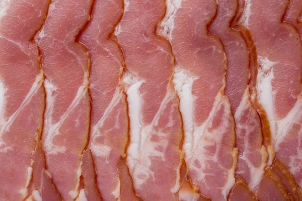 Närbild, bakgrund av rå bacon — Stockfoto