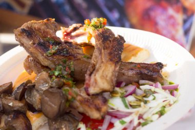 Salata ızgara Kuzu pirzola