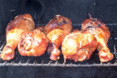 Izgara Türkiye shin pişirme sırasında