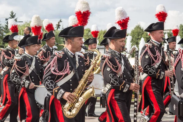 Rusya, Moskova, Festival işçinin kulesi. Jandarma grup, İtalya