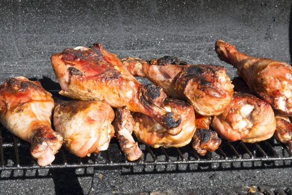 Izgara Türkiye shin pişirme sırasında