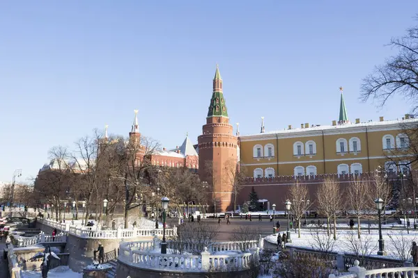 Moscow, Rusya Federasyonu - Alexander Bahçe ve Kremlin — Stok fotoğraf