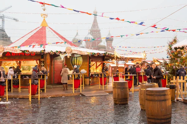 Rússia, Moscou, 19.12.2017: Feira de Ano Novo, mercado de Natal em — Fotografia de Stock