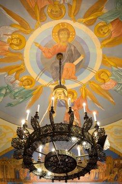 Rusya, Moskova, 30.11.2017: Tavan ve'Tarihi Müzesi salonunda avize