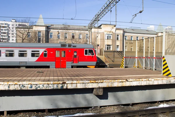 Russia Moscow April 2015 Train Moves Area Yauza Platform Yaroslavl — 스톡 사진