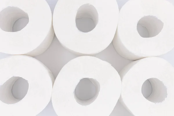 Biały Papier Toaletowy Walcowany Białym Tle — Zdjęcie stockowe