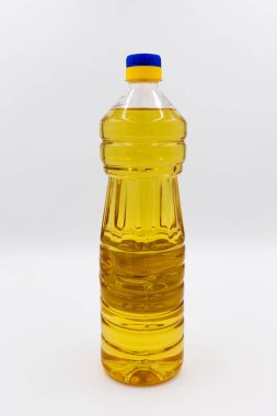 plastik şişedeki ayçiçeği yağı