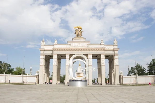 Russia Moscow Квітня 2019 Vdnh Park Arch Main Entrate Vdnkh — стокове фото