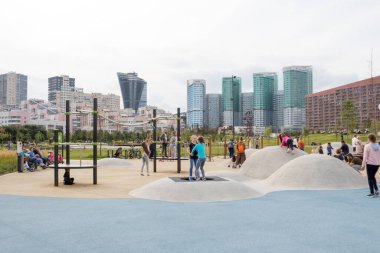 Rusya, Moskova - 07 Ağustos 2019: Khodynka sahasına park. Çocuk parkı