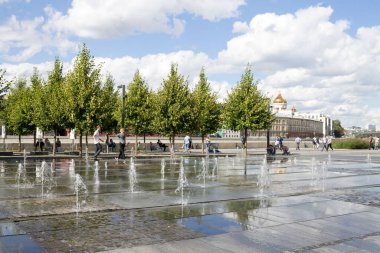 Rusya, Moskova - 16 Ağustos 2016: Krymskaya Sanatçılar Merkezi yakınlarındaki Krimskaya seti