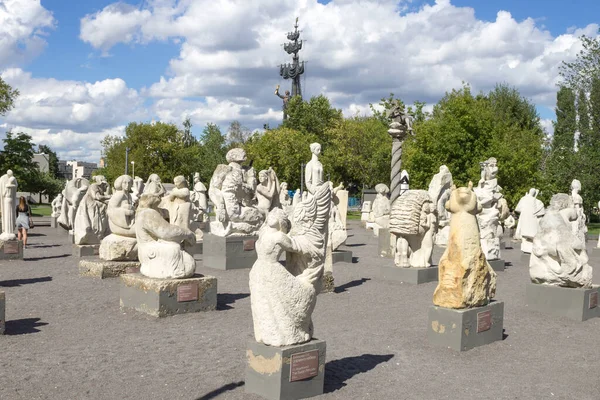 Russia Moscow August 2016 Exhibition Stone Sculptures Park Arts Museon — Stock Photo, Image