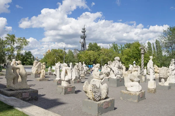 Rosja Moskwa Sierpnia 2016 Wystawa Rzeźb Kamiennych Parku Sztuki Museon — Zdjęcie stockowe