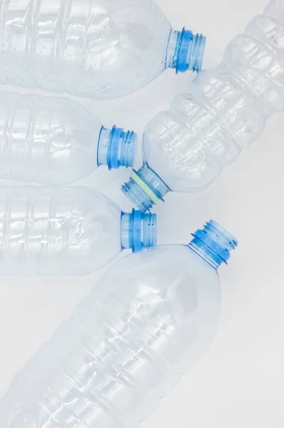 Vider Utilisé Des Bouteilles Plastique Sur Fond Blanc Concept Problème — Photo