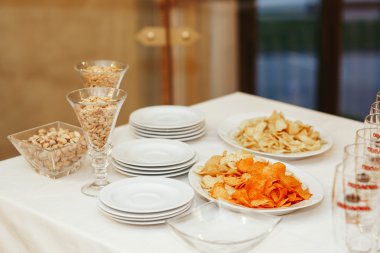 Meze ile yemek masası