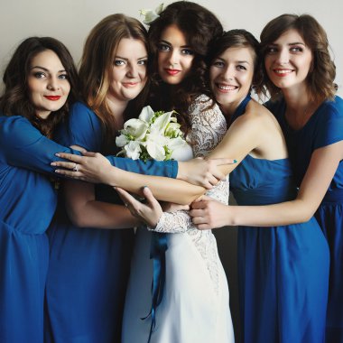 Onu nedime mavi hugs gelini 