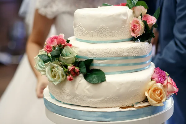 Beautiful luxury wedding cake — Stock Photo, Image