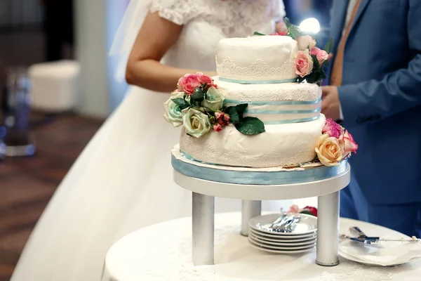 Hermoso pastel de boda de lujo — Foto de Stock