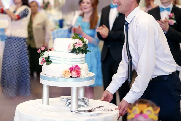 Hermoso pastel de boda de lujo — Foto de Stock