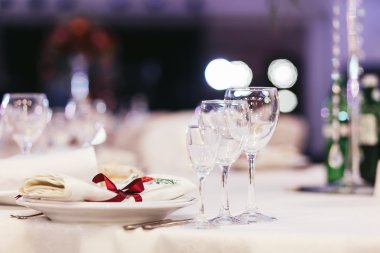 Lüks masa düğün için ayarla 