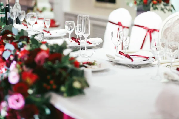 Tafel gedekt voor bruiloft of een ander catering diner — Stockfoto