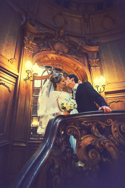 Just married kisses on the stairs — Stock Photo, Image