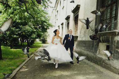 Gelin ve damat çalışan