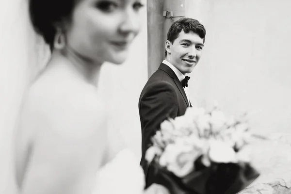 Groom looks tenderly at the sad bride — Stock Photo, Image