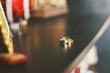 Alyans yalan ve bir tuvalet Masası ışıltı 