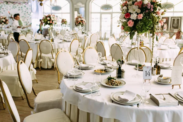 Wunderschönes Restaurant für die Hochzeitsfeier — Stockfoto