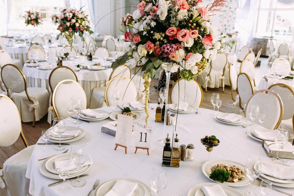 Fully decorated white wedding table 