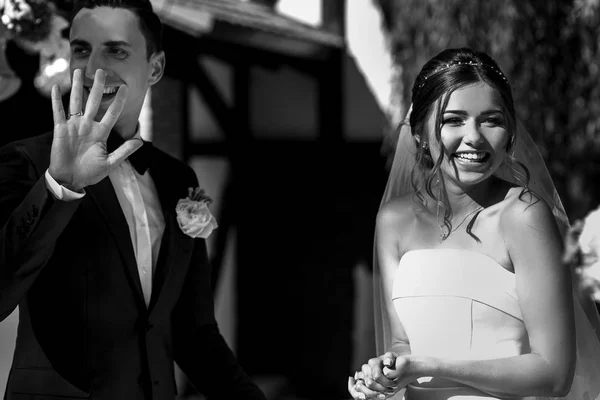 Foto en blanco y negro de la ceremonia de boda — Foto de Stock