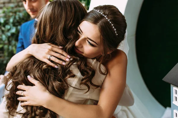 Bride is embracing her friend on the wedding — Stock Photo, Image