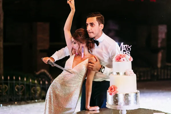 Foto divertida de la pareja en su boda —  Fotos de Stock