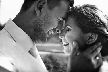 Romantik gelinler düğün üzerinde