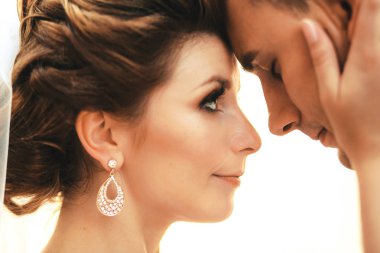 Gelin görünümlü romantik