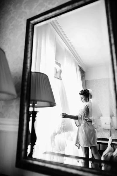 The bride looking at her dress — Stock Photo, Image