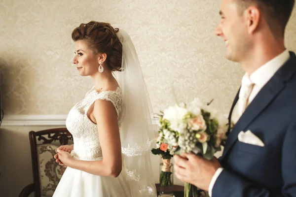 Самые счастливые невесты на свадебной церемонии — стоковое фото