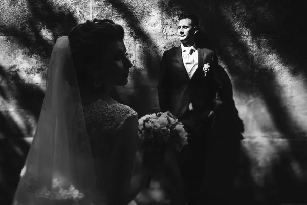 Ο γαμπρός σοβαρά σχετικά με την τελετή του γάμου — Φωτογραφία Αρχείου