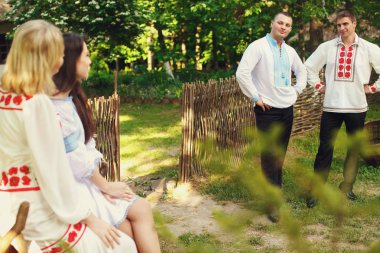  iki adam güzel kızlar arıyorum