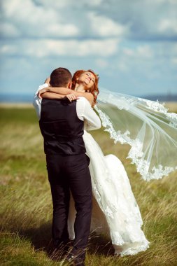 O güneş alanında sahip iken bir gelin damat fırtınası 