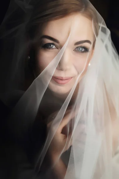 A portrait of a bride smiling under a veil — Stock Photo, Image