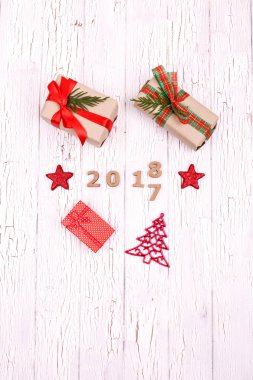 Kırmızı Noel yıldız ve mevcut kutuları ahşap sayıları yalan 