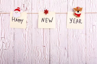 Kelime ' mutlu yıllar ' kartlarla ipe asmak 