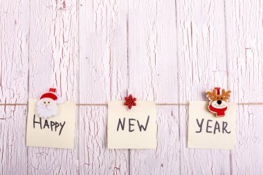 Kelime ' mutlu yıllar ' kartlarla ipe asmak 