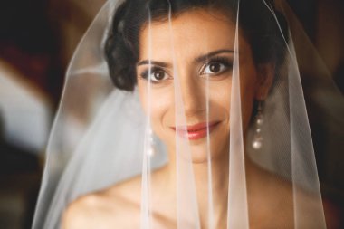 hassasiyet gelin peçe altında